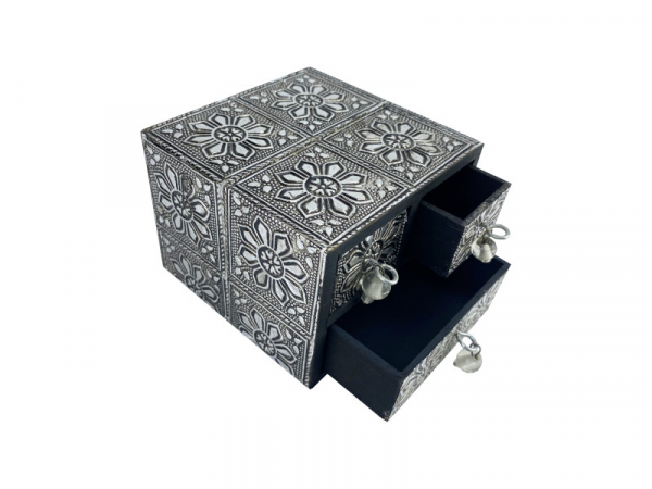 Schränkchen verziert